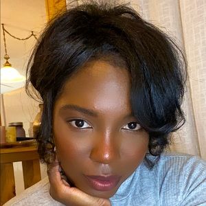 Meet your Posher, Camille